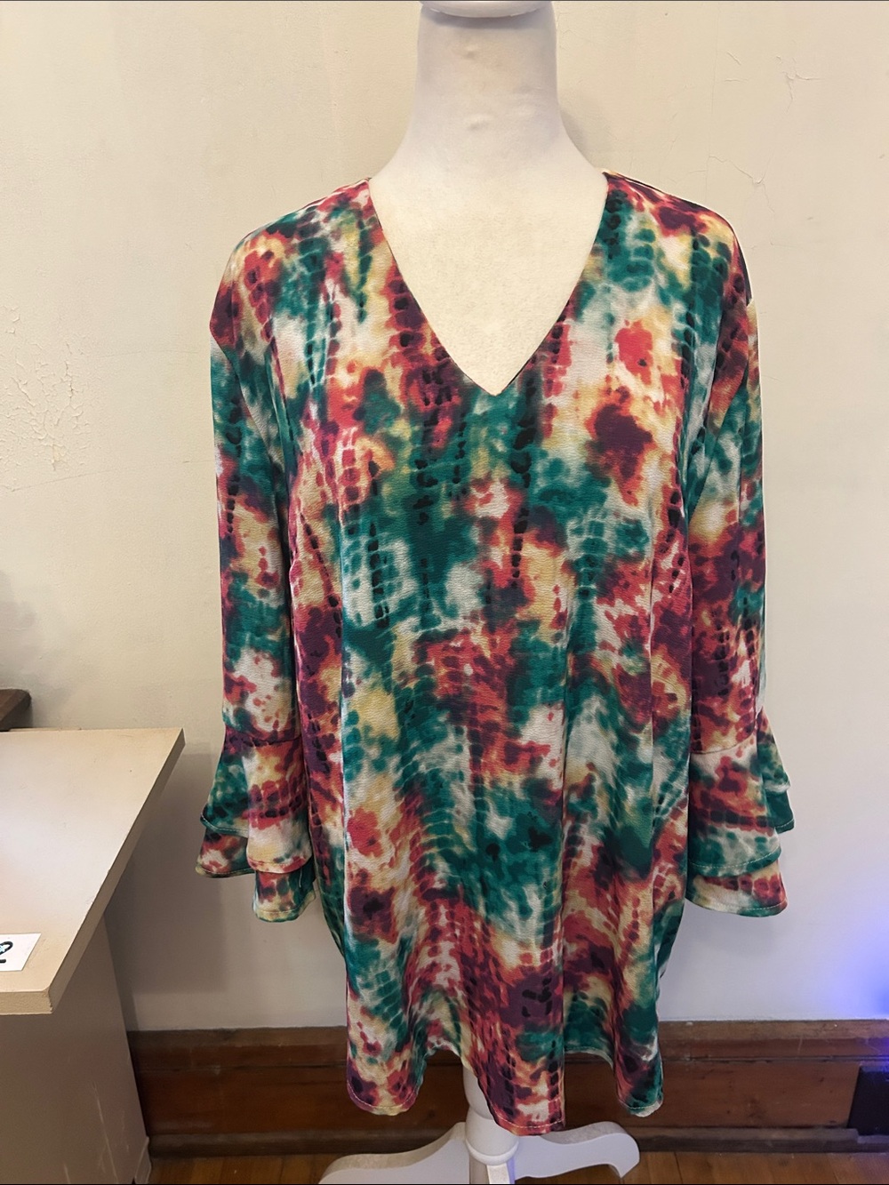 Profile Apparel V Neck Tie-Dye long bell sleeve blouse Size 2XL EUC